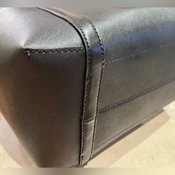 Michael Kors classic large black tote bag , authentic . MK logo in front , mint. - Picture 5 of 6